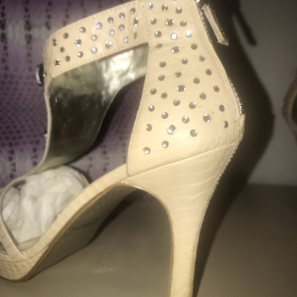 Woman Chi Carlos Falchi Stiletto Cream Snake Rhinestone Cabochon T strap 8.5 NIB - Picture 15 of 16